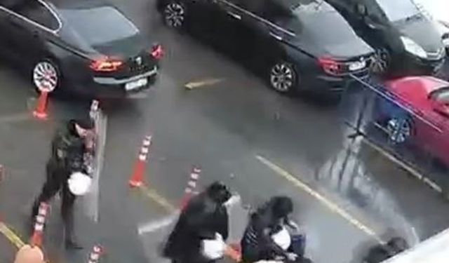 Polis kalkanı, bebeği ve annesini fırtınadan korudu