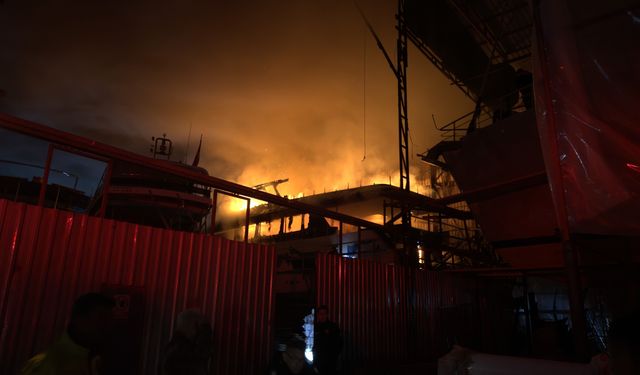 Muğla'da tersane yangını: Söndürme çalışmaları sürüyor