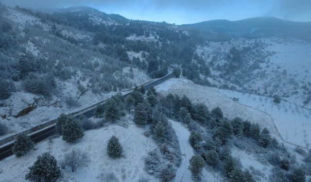 Karla kaplanan Demirci'de kartpostallık manzaralar