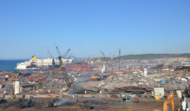 Aliağa Gemi Söküm Bölgesi’nde iş kazası: 1 işçi hayatını kaybetti