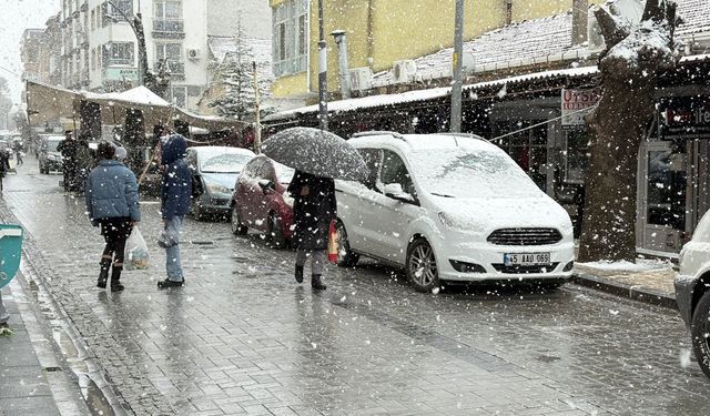 Gördes’te kar yağışı etkili oldu