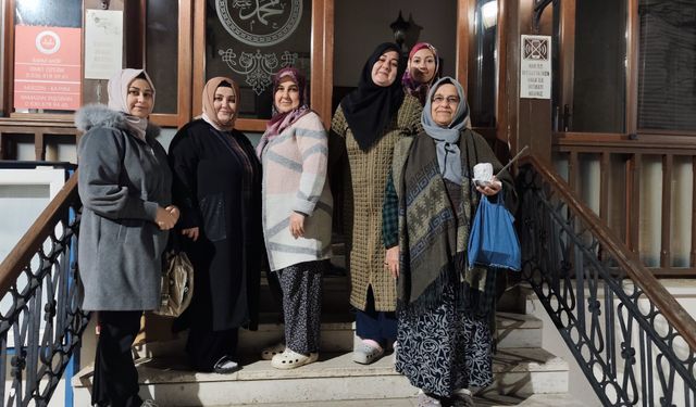 Manisa'da Miraç Kandili'nde 663 yıllık camide 80 kilo süt dağıtıldı