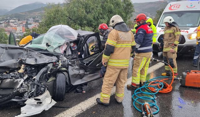 İzmir'de zincirleme trafik kazası: Çin uyruklu 2 kişi yaralandı