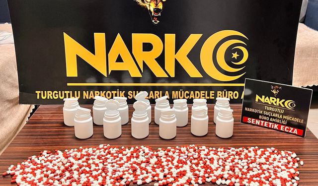 Aracın kaputuna sakladıkları uyuşturucuyla yakalandılar: 4 tutuklama