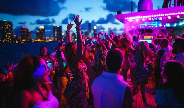 Evlilik bitti şimdi sıra boşanma partilerinde