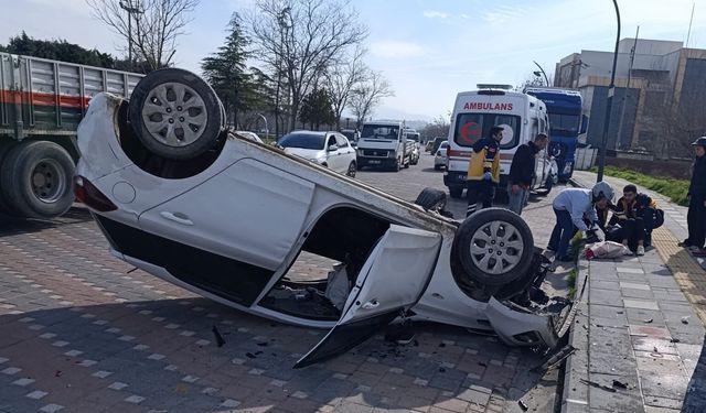 Takla atan otomobilin sürücüsü yaralandı