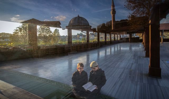 Manisalı sağlıkçı, "Eğitim" temalı fotoğraf yarışmasında Türkiye birincisi oldu