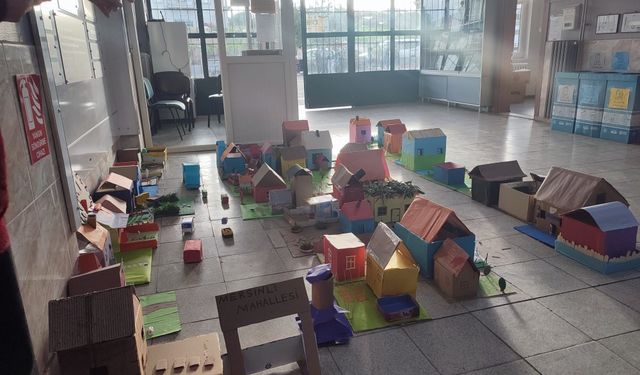 Salihli'de minik öğrencilerden geri dönüşüme anlamlı dokunuş