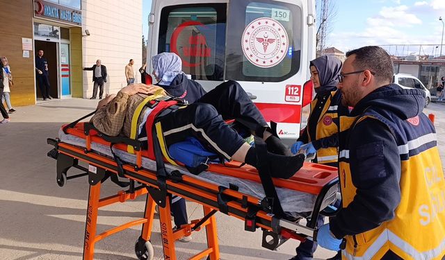 Tamir ettiği traktörün altında kaldı