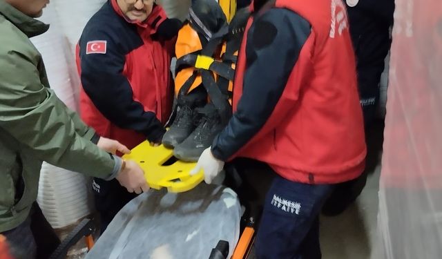 Asansör boşluğuna düşen adam itfaiye ekiplerince kurtarıldı