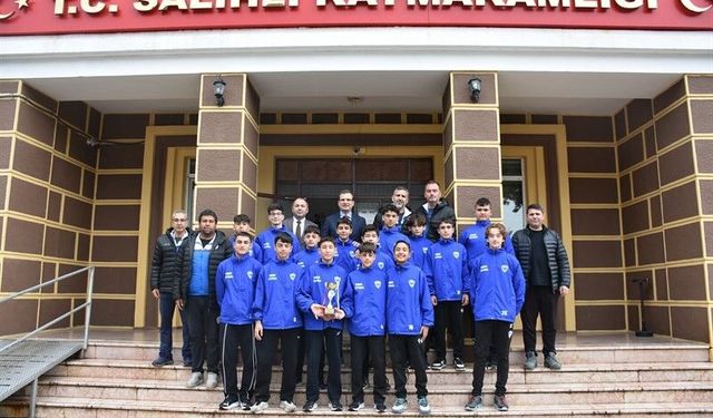 Salihli Kaymakamı Güldoğan, şampiyonları ağırladı