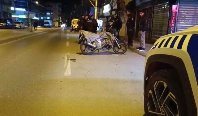 İki motosiklet  çarpıştı… 1'i hamile 2 yaralı