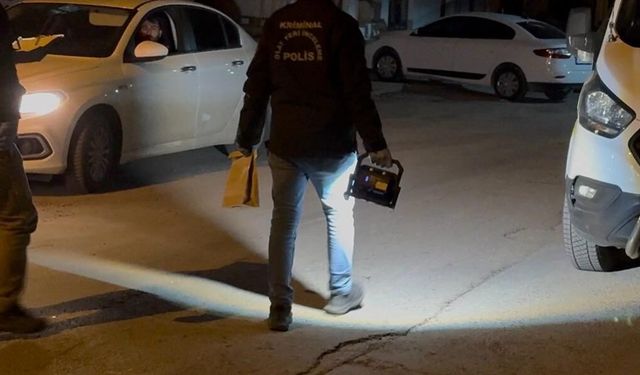 Tabancayla uğraşırken kendini vurdu, silahı yangın merdivenine sakladı