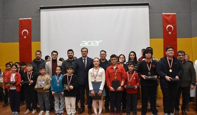 Salihli’de akıl ve zeka oyunları heyecanı: 157 öğrenci ilçe finalinde yarıştı