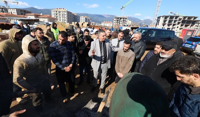 Başkan Şimşek’ten yangın çıkan TOKİ şantiyesinde inceleme