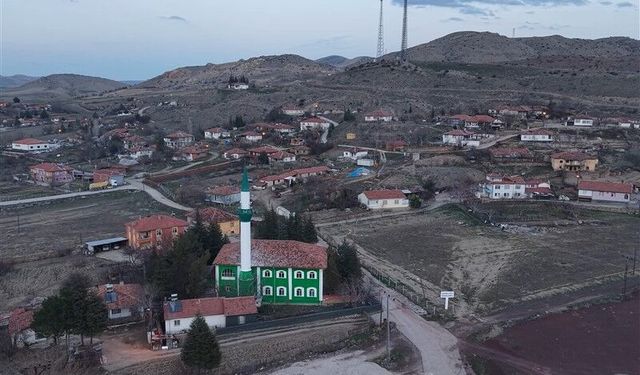 Evlerde yemek pişmiyor, köy halkı ortak sofrada iftar yapıyor