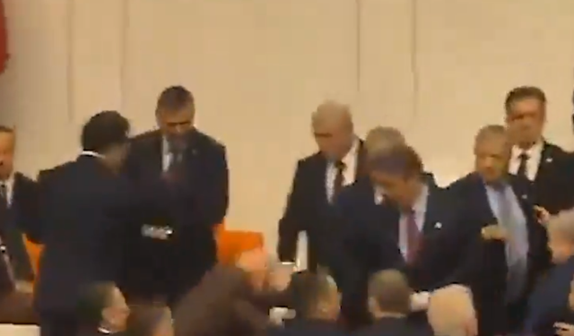 TBMM'de bakanların yemin töreninde gerginlik