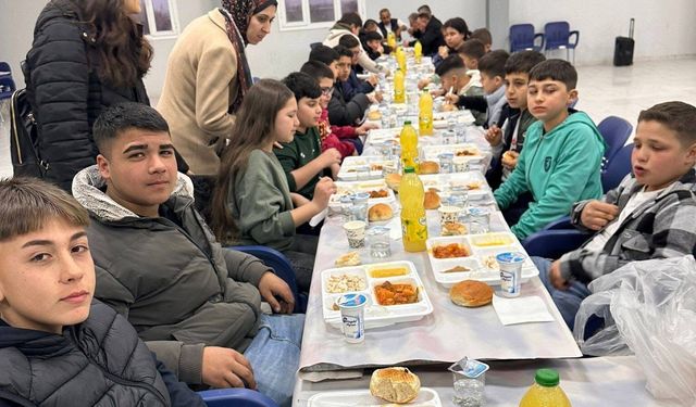 Tüm okul iftar sofrasında buluştu