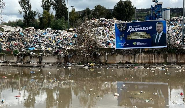 Buca'da çöp krizi: Belediye işçileri bu kez 'Nefes alamıyoruz' diyerek eylem başlattı