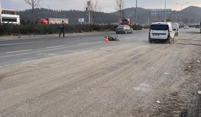 Otomobil ile çarpışan motosikletin kadın sürücüsü hayatını kaybetti