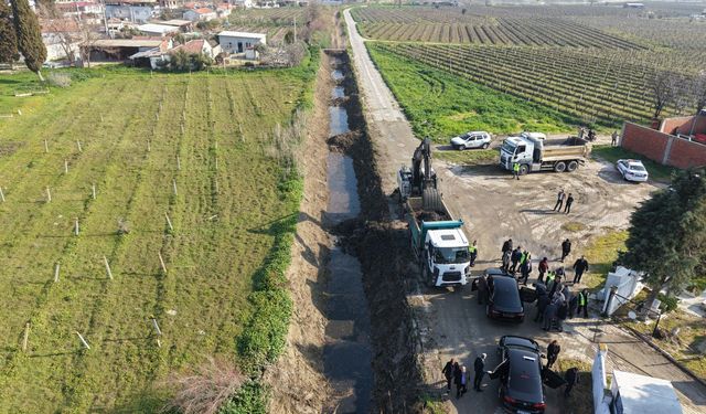 Saruhanlı’da dere temizliğiyle koku ve sinek sorunu bitecek
