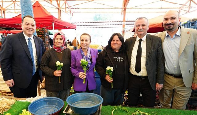 Büyükşehirden 8 Mart’a çiçekli kutlama