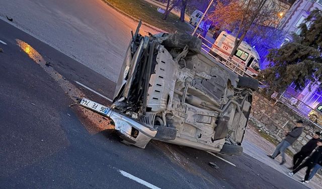 Denizli'de 2 araç takla attı; 5 yaralı