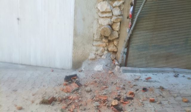 Depreme uyanan kadın dua ederek sarsıntının geçmesini bekledi