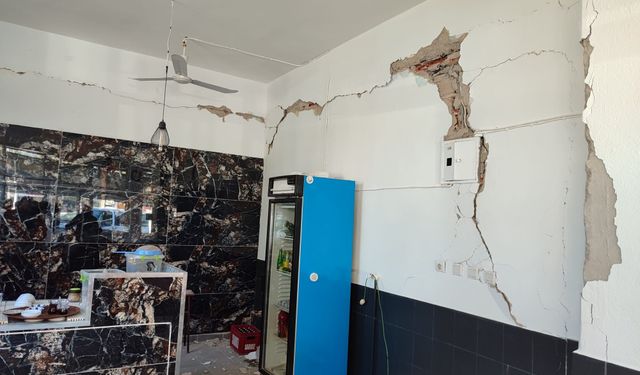 Denizli'de 5.1'lik depremin ardından bazı işletmelerde hasar meydana geldi
