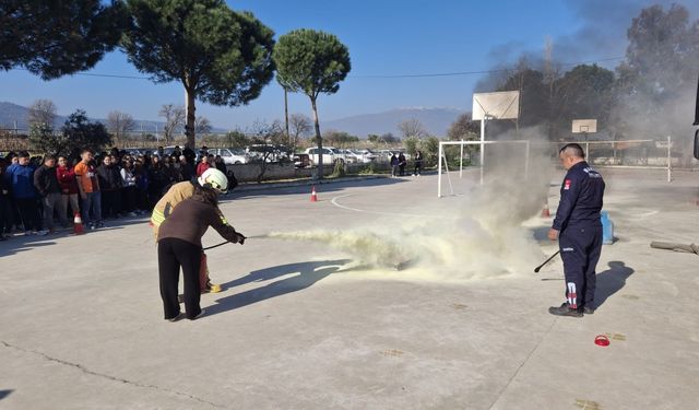 Yangın anı okulda tatbikatla canlandırıldı