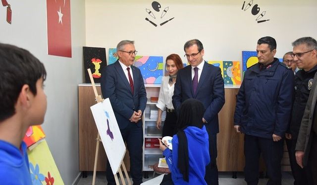 Salihli’de öğrencilerin hayal gücünü geliştirecek resim atölyesi açıldı