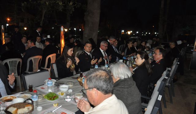 Salihli jandarma, şehit aileleri ve gazileri iftar sofrasında ağırladı