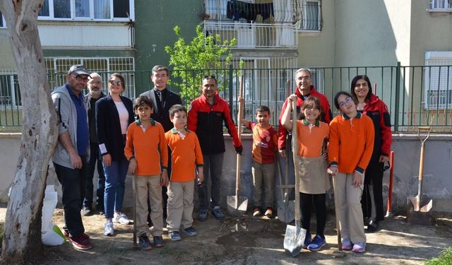 Manisa'da okul bahçeleri bağa dönüşüyor