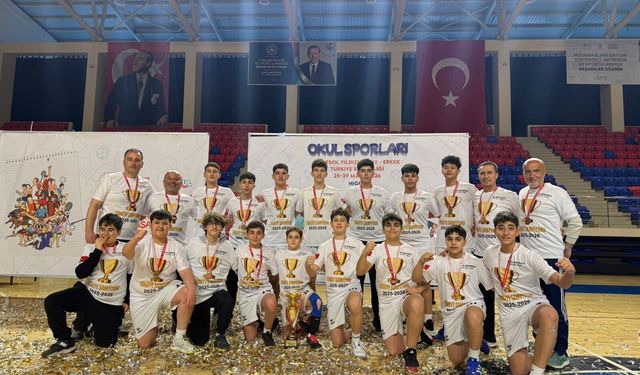 Salihli’nin yıldızları Hentbol’de Türkiye şampiyonu