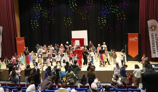 Turgutlu’da tiyatroya ve çocuk festivaline yoğun ilgi