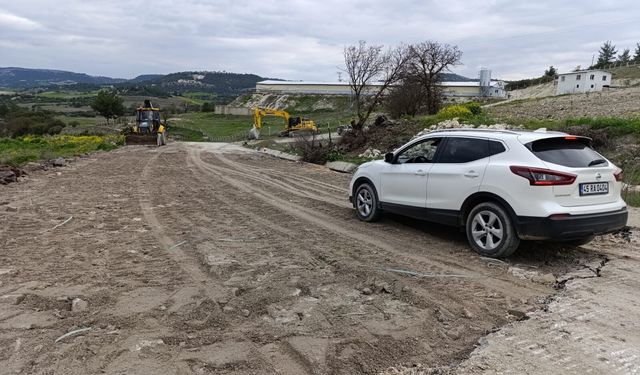 Selendi-Kula eski yolu yeniden trafiğe açıldı