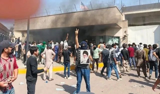 Pakistan'da ABD Büyükelçiliği önünde protesto: 8 ölü