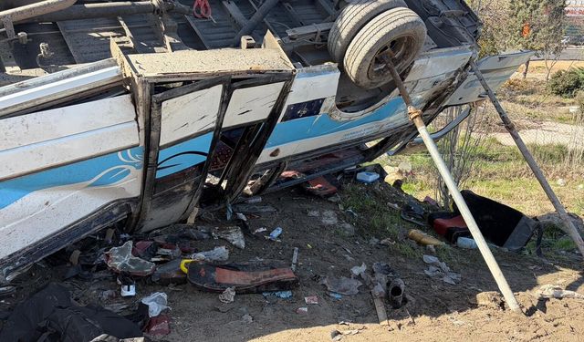 Ankara'da özel halk otobüsü köprü direğine çarptı: 5 ölü, 15 yaralı