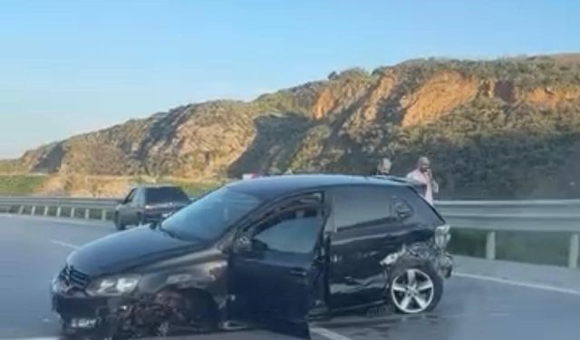 Balıkesir'de trafik kazası; araç bariyerlere çarptı