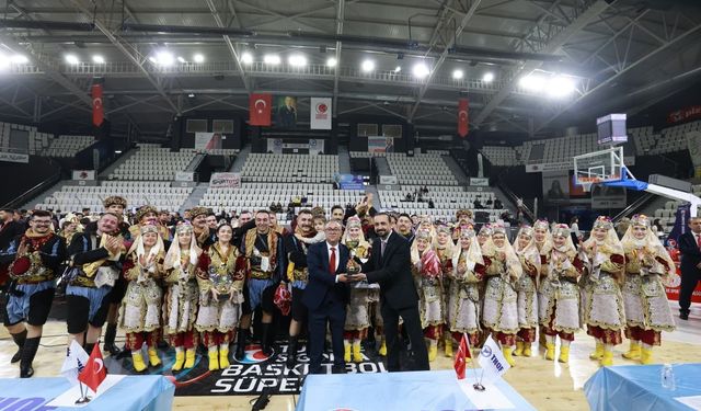 Halk oyunları yarışmasına Manisa Büyükşehir Belediyespor damga vurdu