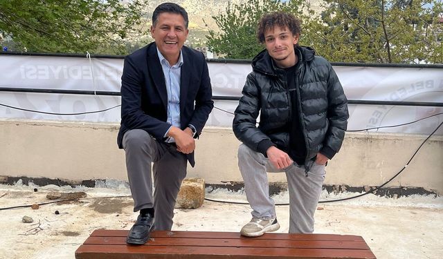 Gündem olan bankta başkan ve genç buluştu