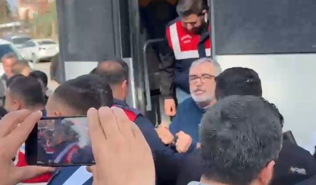 Annesinin cenaze törenine katılan 'Jet' Fadıl Akgündüz ile ekipler arasında tartışma