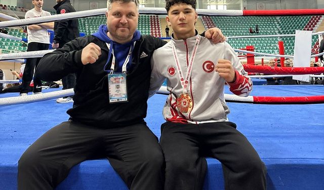 Kick Boks Türkiye Şampiyonası’nda Manisa'ya gurur veren başarı