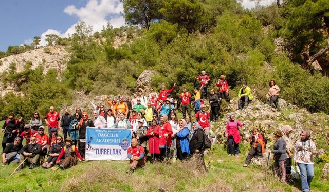 TURBELDAK’tan Ulubey Kanyonu’nda nefes kesen doğa yürüyüşü