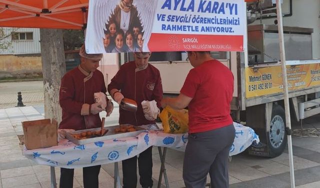 Manisa'da şehit öğretmen ve öğrenciler için lokma hayrı