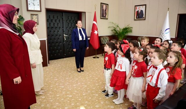 MCBÜ Rektörlüğünde 23 Nisan coşkusu