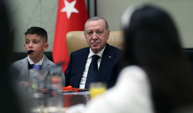 Cumhurbaşkanı Erdoğan, 23 Nisan'da koltuğunu Civan Boran'a devretti