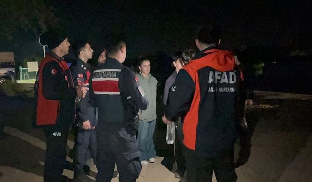 Dağlık alanda mahsur kalan çocuklar kurtarıldı