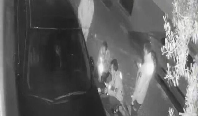Otomobilden yol kenarına atılan kadının yardım çığlıkları