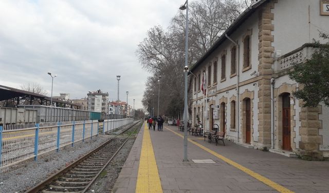 Manisa’da firari hükümlü trende yolculuk yaparken yakalandı
